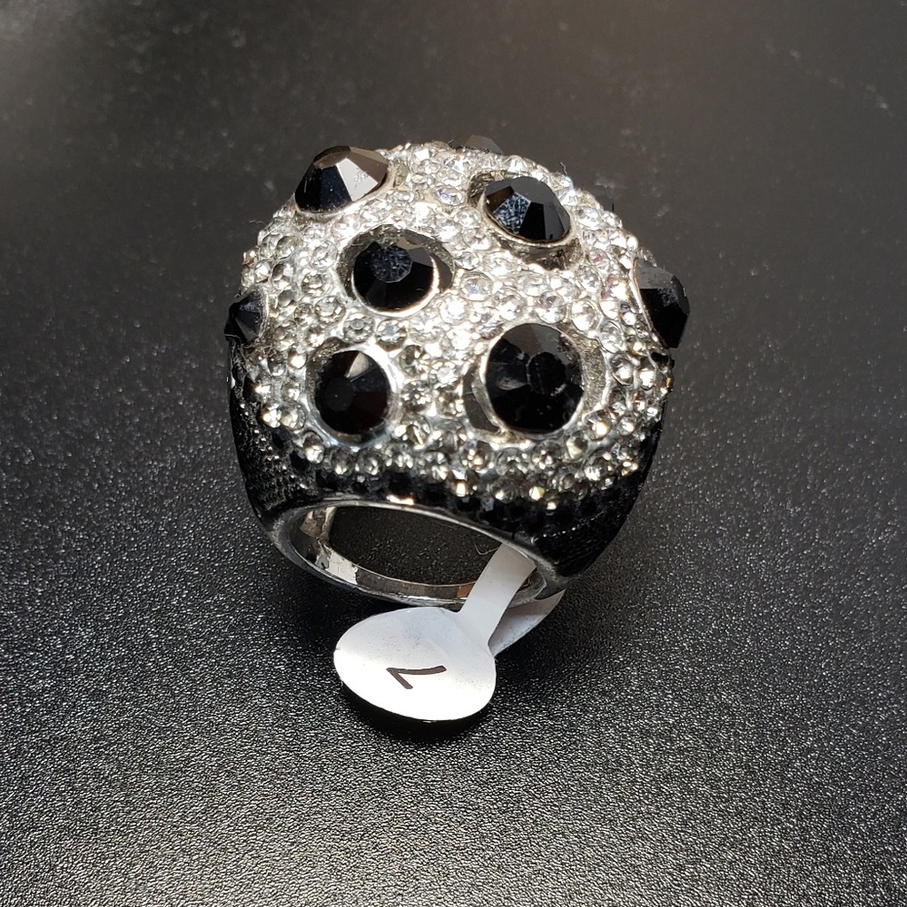 Beautiful black stone ring - Picture 1 of 3